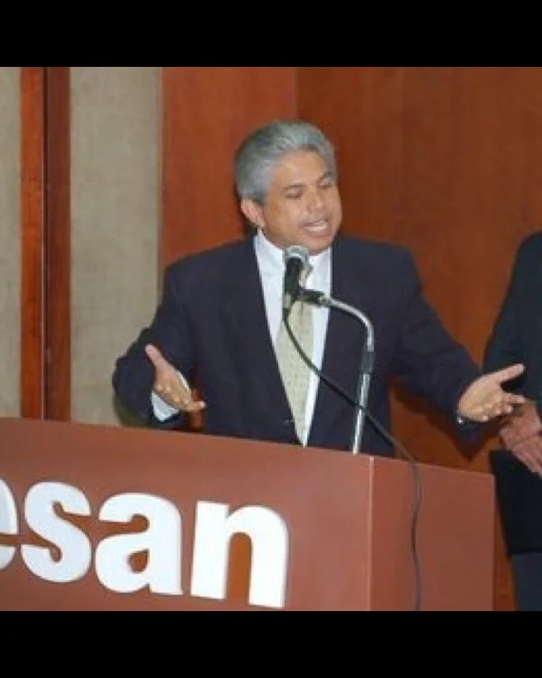 Ayar López Cano Algorta, socio inversionista de Theus